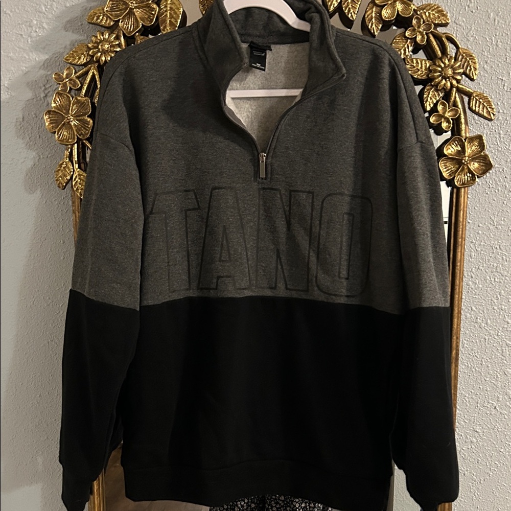 Her Universe Star Wars Black/Gray Quarter Zip Ahsoka Tano Pullover - Small